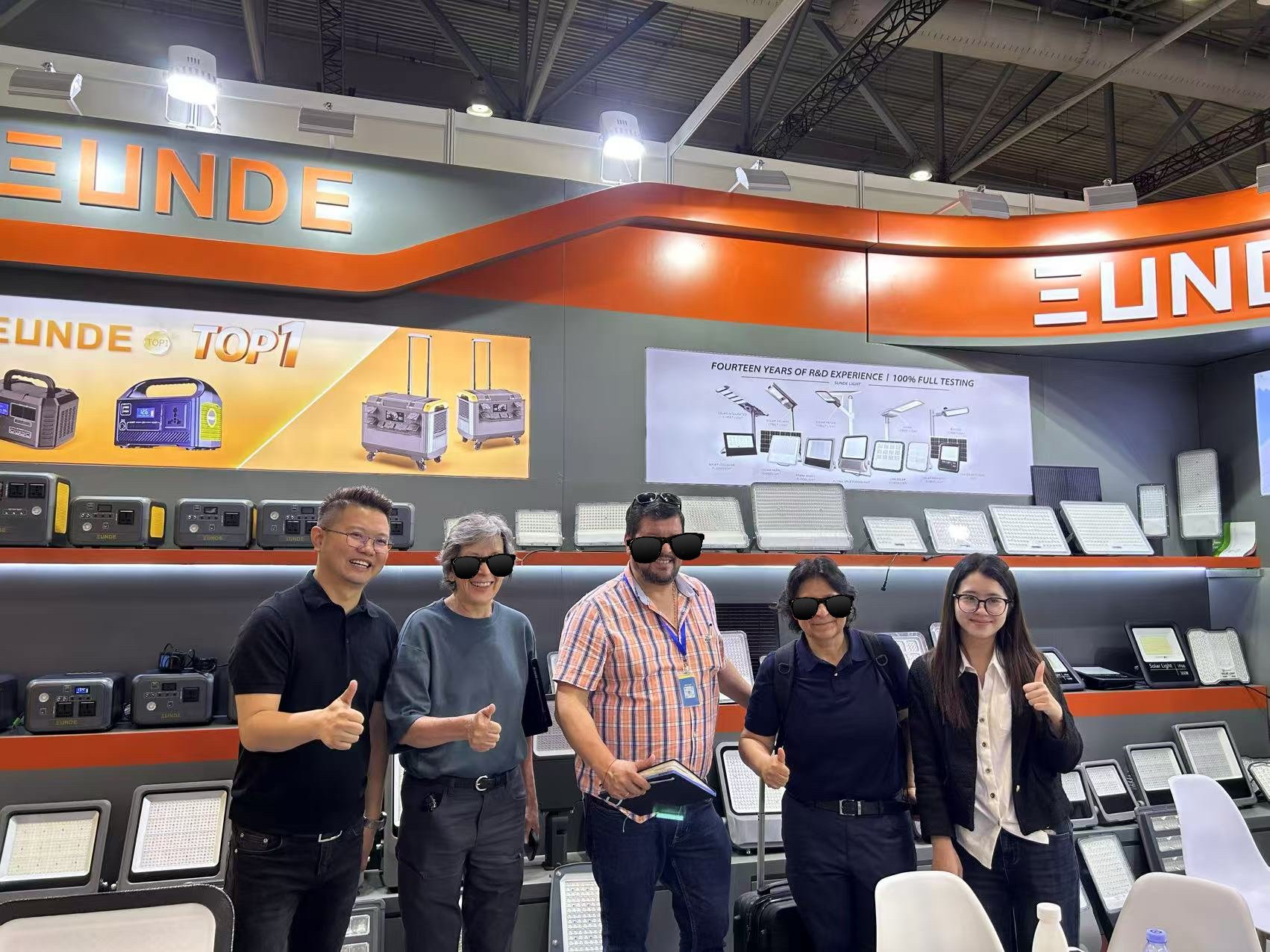 SUNDE team meeting international lighting buyers